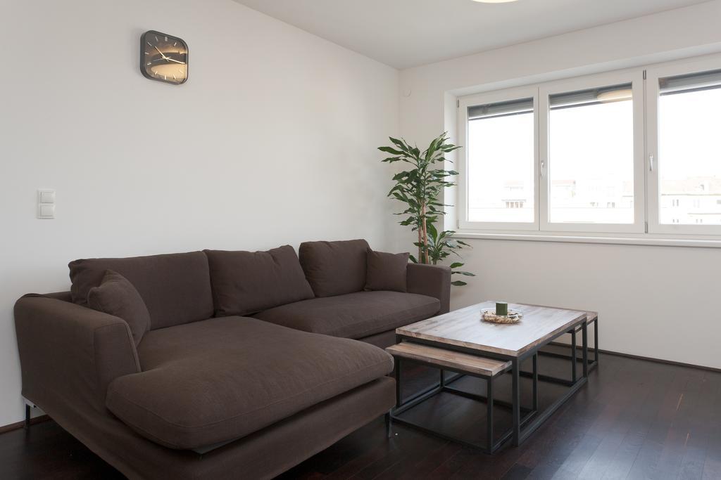 Redstar 1020 Apartment