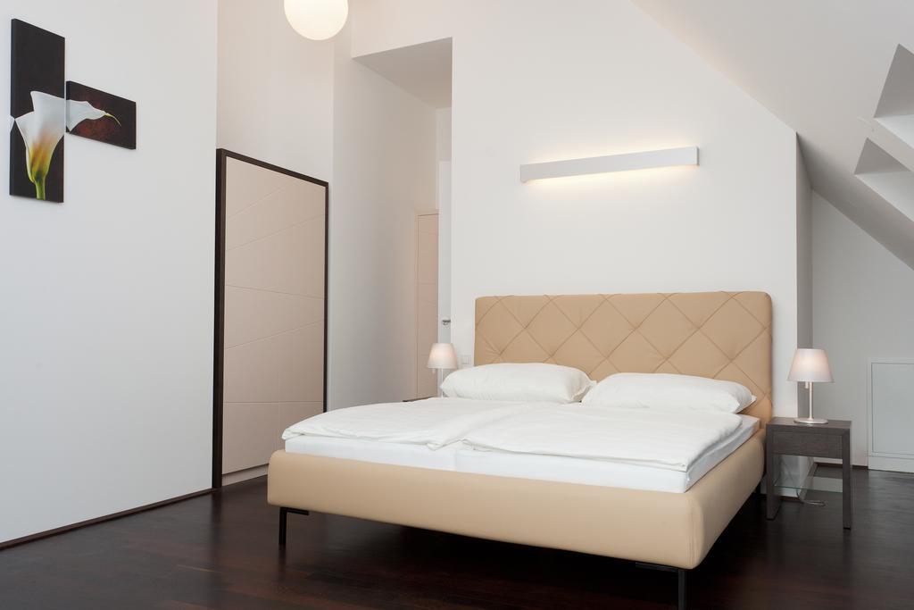 Redstar 1020 Apartment